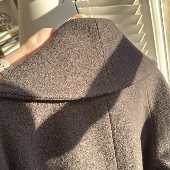 Mid-length wool coat - Picture 8 of 8